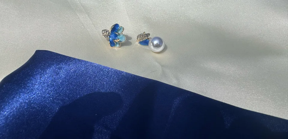 Blue Pearl Blossom von Luvia Studio