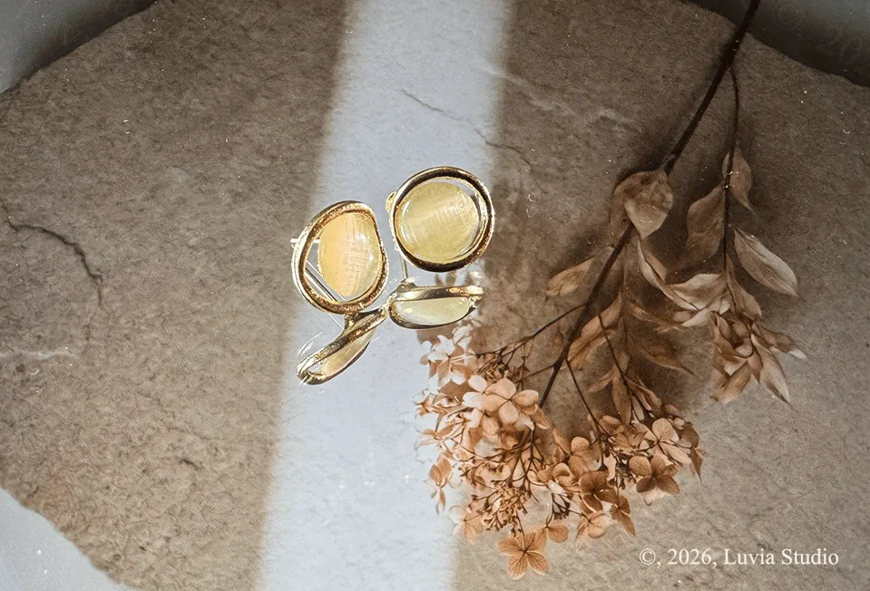Golden Mist Stud von Luvia Studio