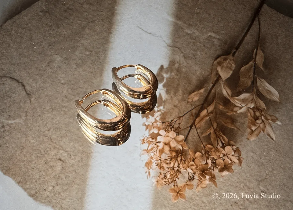 Luna Curve Hoop von Luvia Studio