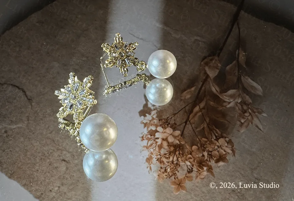 Snow Pearl Star von Luvia Studio